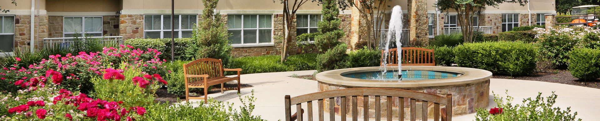 extended view of exterior sitting area at Longhorn Village Independent Living Community